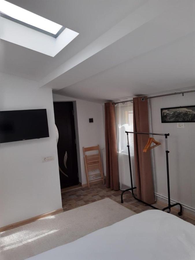 Casa Cu Flori Hotel Busteni Bagian luar foto