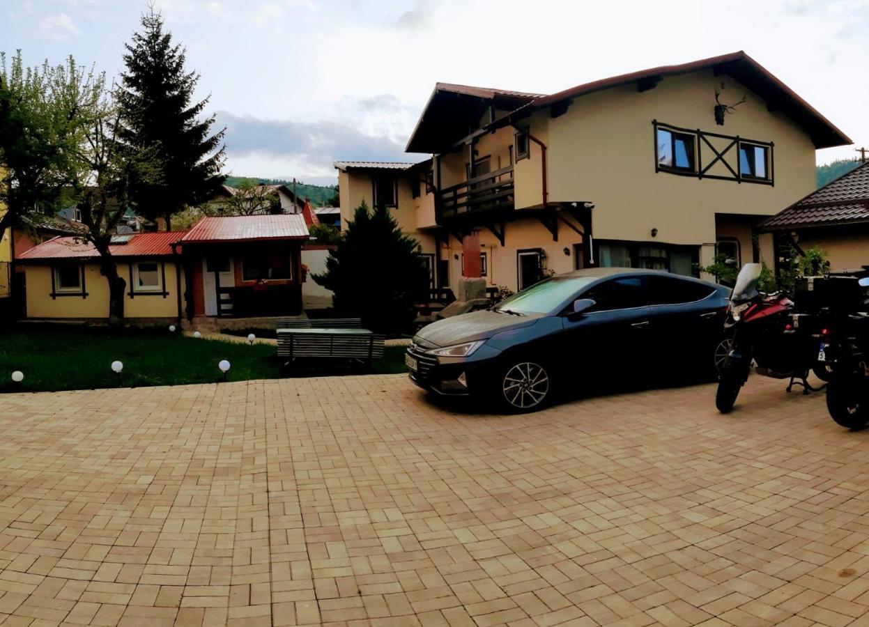 Casa Cu Flori Hotel Busteni Bagian luar foto